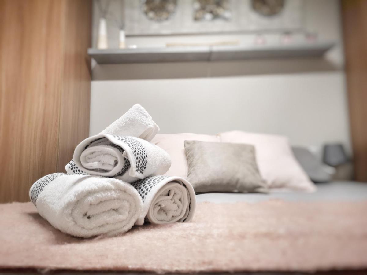 Apartamento Ilarcuris Con Patio Privado โตเลโด ภายนอก รูปภาพ